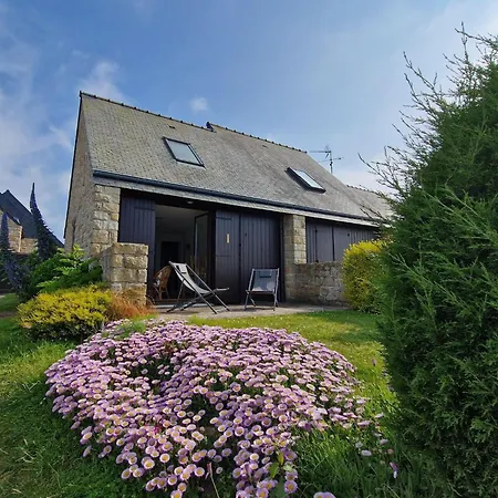 House Near The * プレヌフ・ヴァル・アンドレ